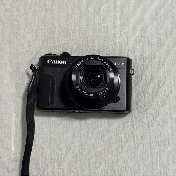 PowerShot G7 X Mark II with Spare Battery - Picture 8 of 10